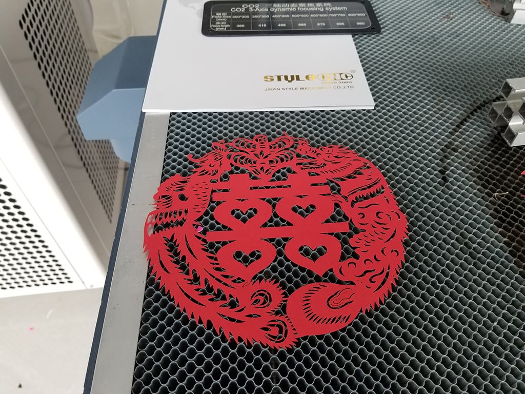 激光切割 3D 用卡片紙制作的紙工藝品 激光切割 3D 用卡片紙制作的紙工藝品