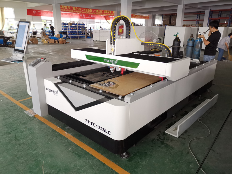 ST-FC1325LC 纖維 & CO2 組合激光切割機 ST-FC1325LC 纖維 & CO2 組合激光切割機
