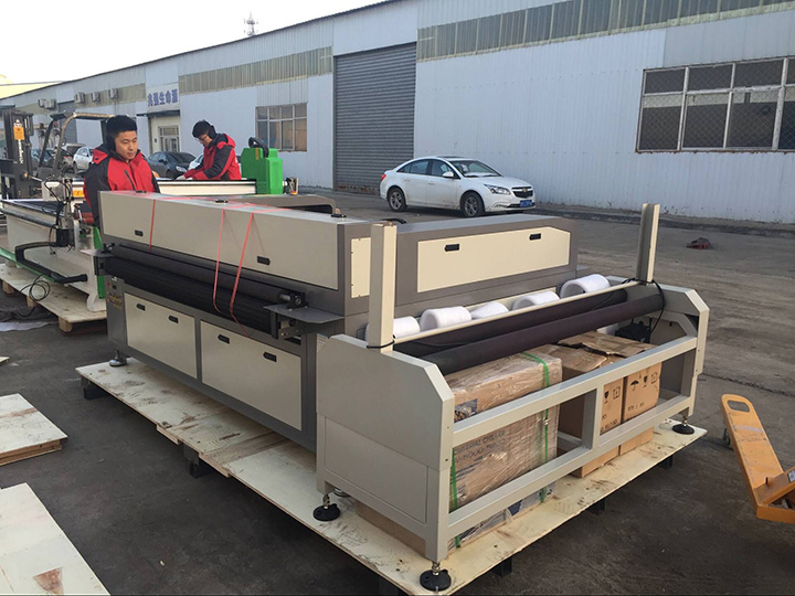 自動送料布料激光切割機 自動送料布料激光切割機