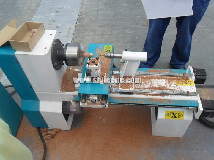 迷你臺(tái)式木工車床，適用于小型木制工藝品和藝術(shù)品