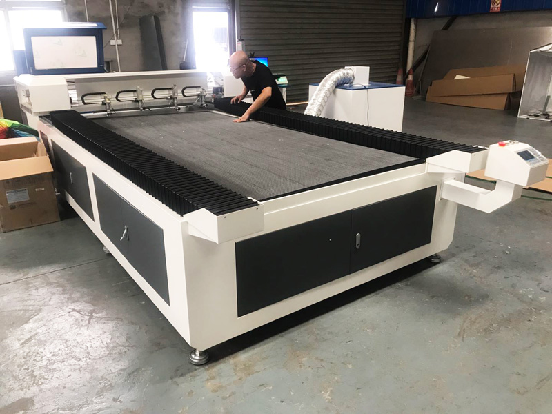 美國(guó)4頭激光切割機(jī) 美國(guó)4頭激光切割機(jī)