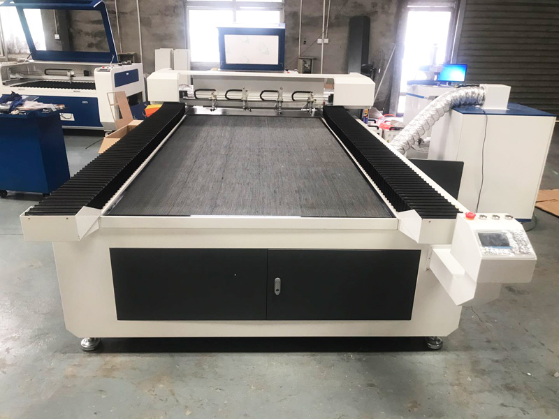 多頭 CO2 美國(guó)激光切割機(jī) 多頭 CO2 美國(guó)激光切割機(jī)