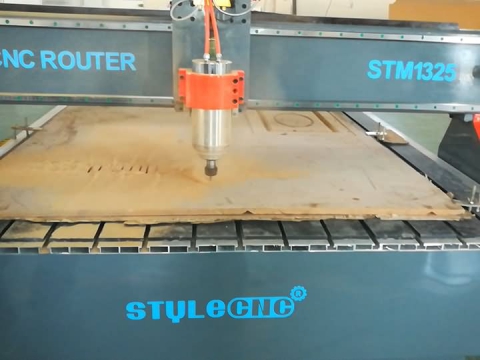 新型數控雕刻機 STM1325 巴林木工 新型數控雕刻機 STM1325 巴林木工
