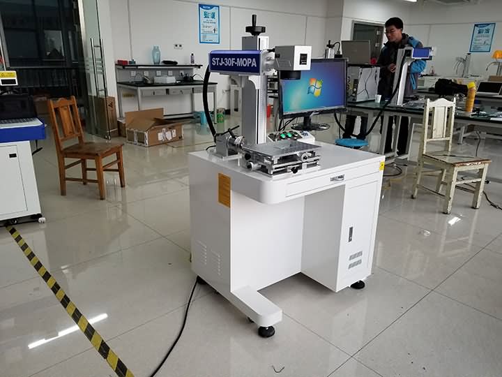 30W MOPA光纖激光打標系統發貨塞爾維亞