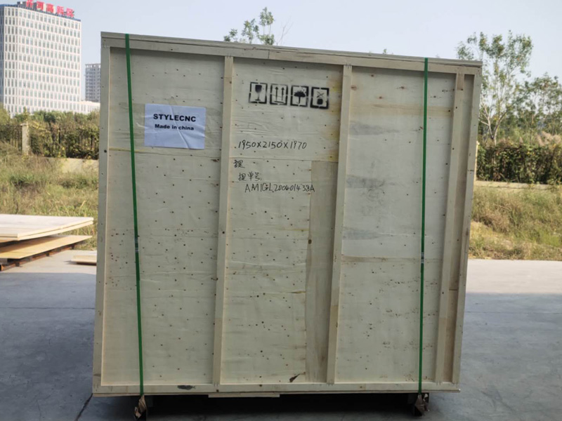 包裝 4x4 業(yè)余愛好數(shù)控銑床 STG1212 帶 4 個主軸 包裝 4x4 業(yè)余愛好數(shù)控銑床 STG1212 帶 4 個主軸